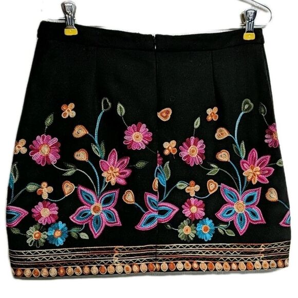 HAYDEN Los Angeles Mini Skirt Women Medium Embroidered Flowers Black Bright M - Picture 4 of 8